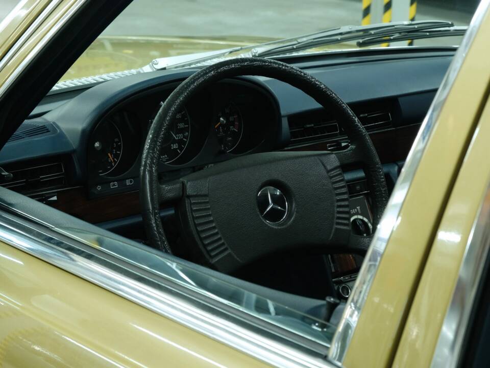 Image 67/76 of Mercedes-Benz 350 SEL (1977)