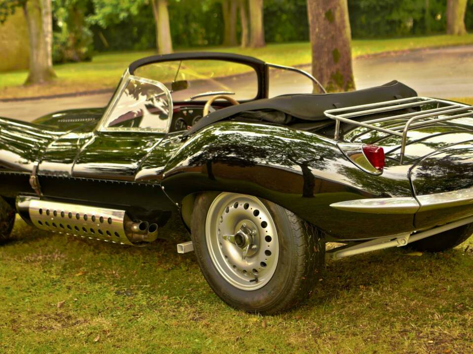 Image 16/50 of Jaguar XK-SS (1967)