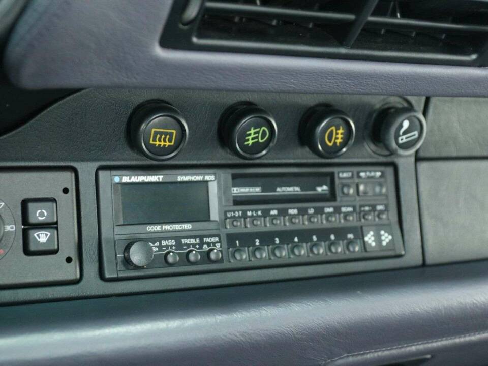 Immagine 21/50 di Porsche 911 Carrera 4 (1993)