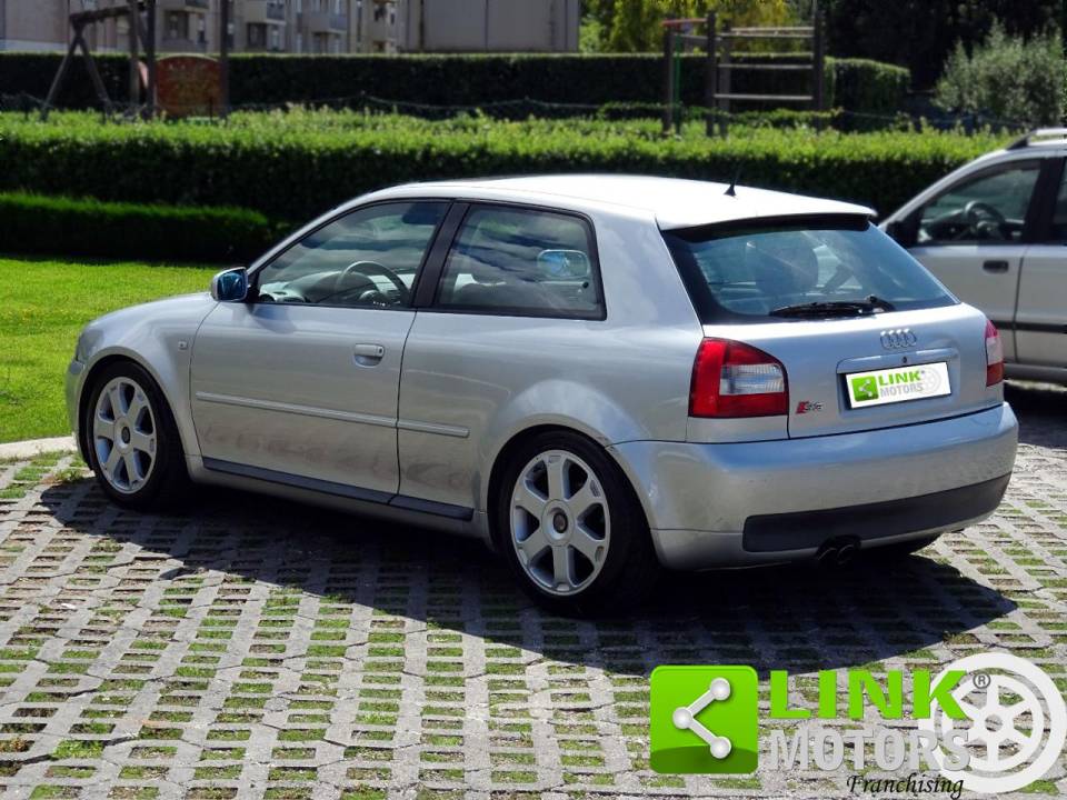 Bild 2/10 von Audi S3 (2000)