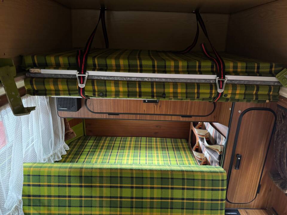 Image 59/100 of Volkswagen T2b Westfalia (1979)