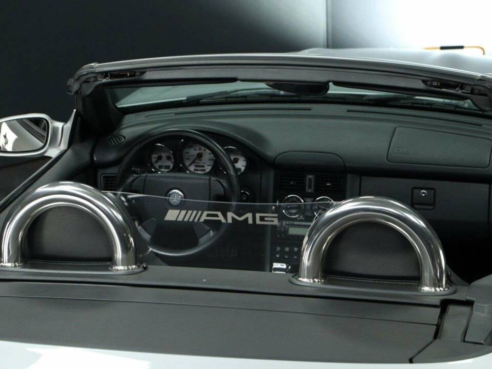 Immagine 29/30 di Mercedes-Benz SLK 32 AMG (2003)