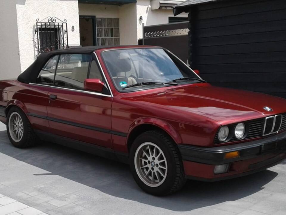 Image 1/7 of BMW 318i Touring (1992)