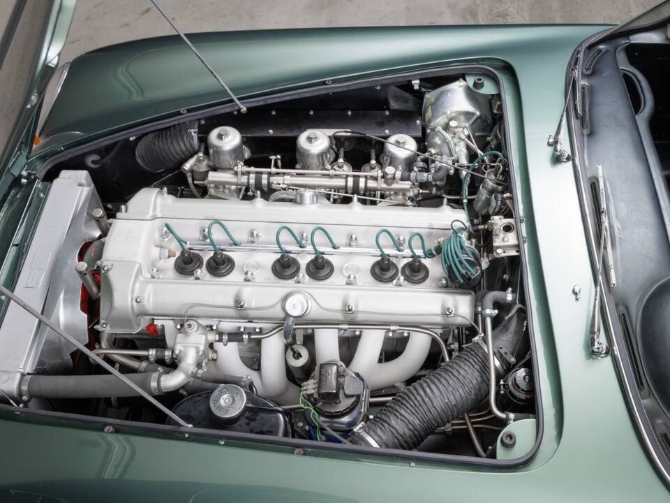 Image 17/26 de Aston Martin DB 4 Vantage (1962)