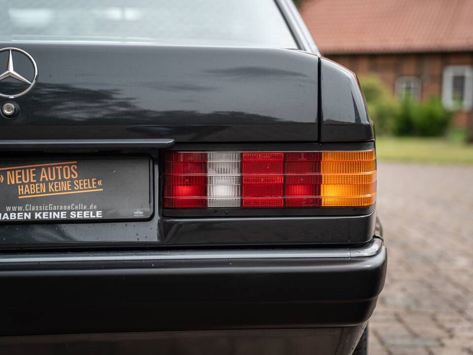 Bild 15/74 von Mercedes-Benz 190 E (1990)