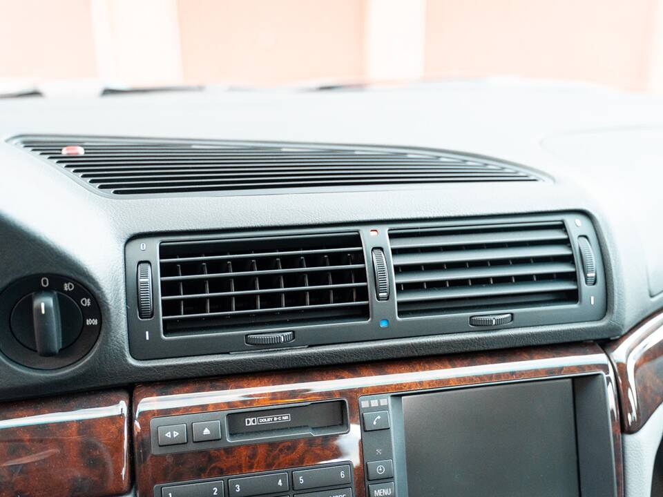 Image 43/55 of BMW 740i (1997)