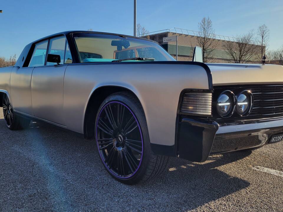 Image 8/18 of Lincoln Continental Sedan (1965)