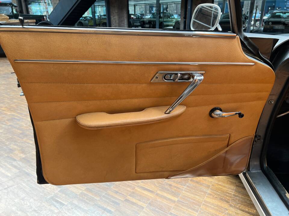 Image 13/34 de Peugeot 404 (1962)