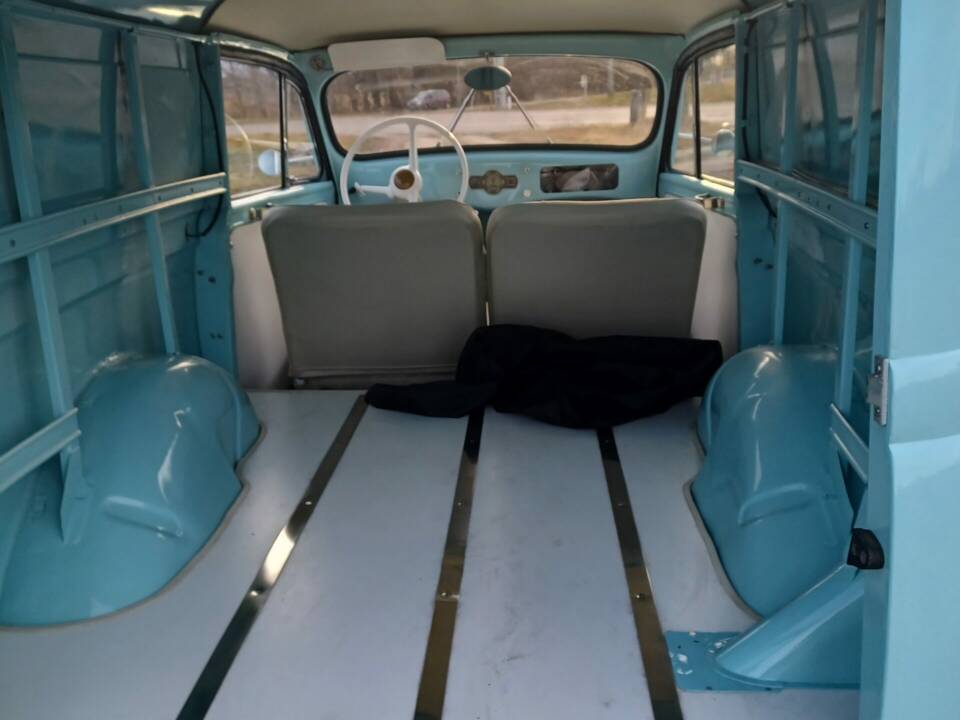 Image 3/5 of Renault Juvaquatre (1956)