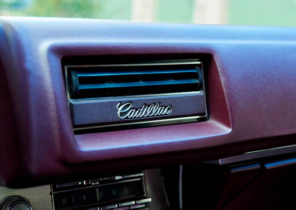 Bild 141/200 von Cadillac Coupe DeVille (1968)