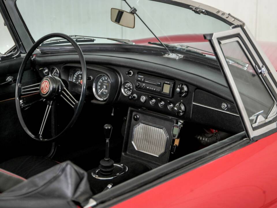 Afbeelding 35/50 van MG MGB (1966)