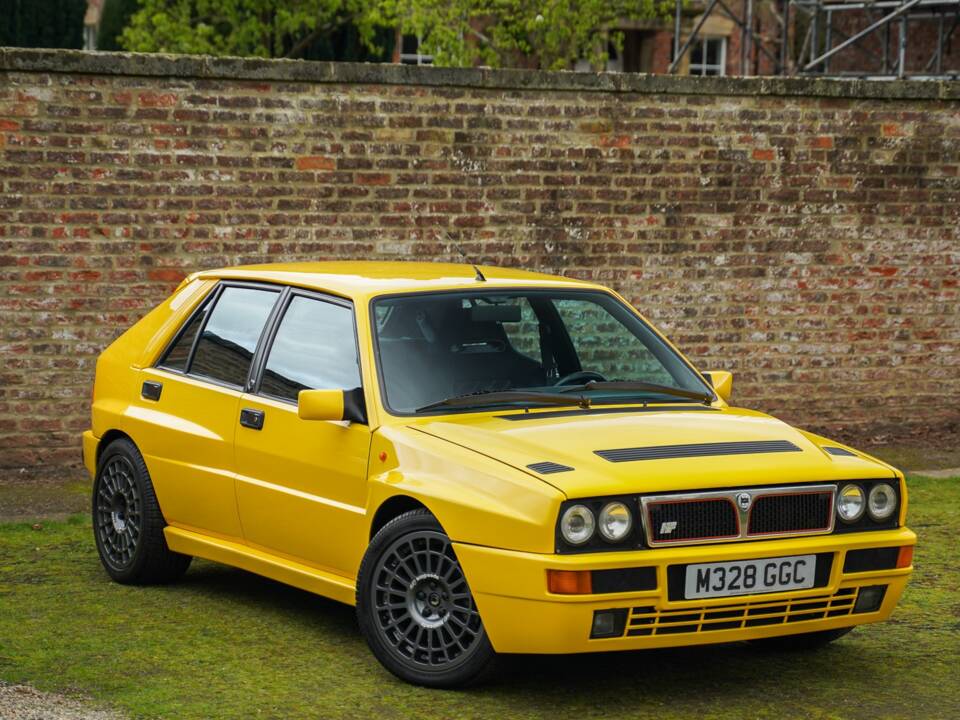 Image 48/50 of Lancia Delta HF Integrale Evoluzione II (1994)