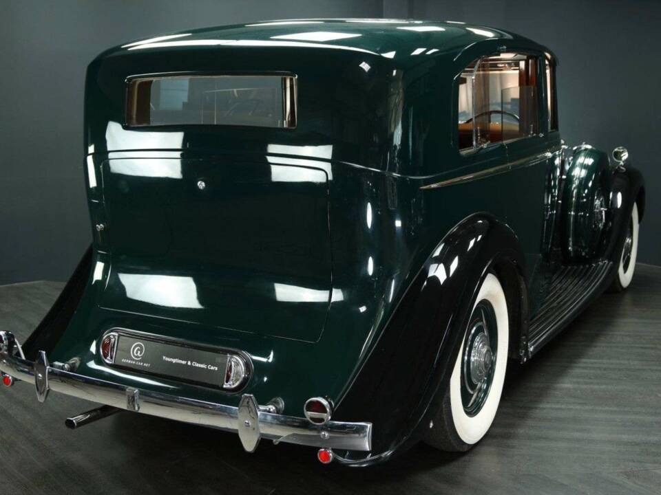 Image 2/30 of Rolls-Royce Phantom III (1938)