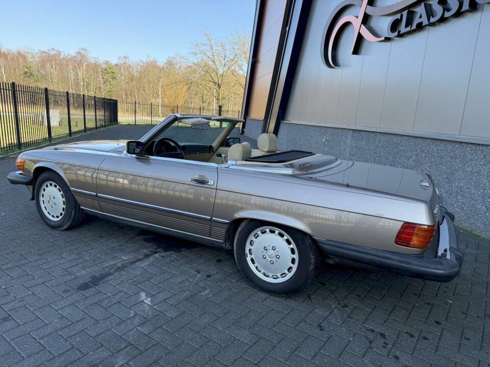 Image 23/36 of Mercedes-Benz 560 SL (1988)