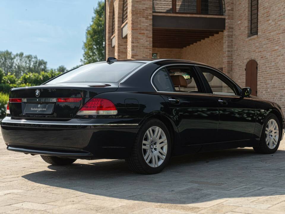 Bild 8/50 von BMW 745Li (2001)