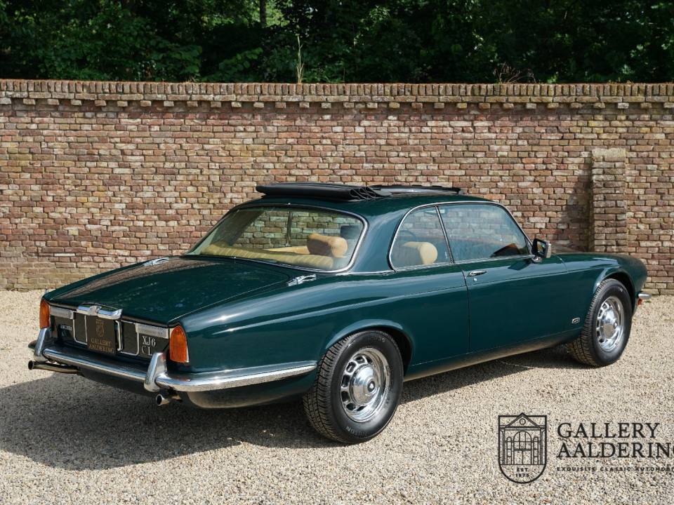 Immagine 25/50 di Jaguar XJ 6 L 4.2 (1975)