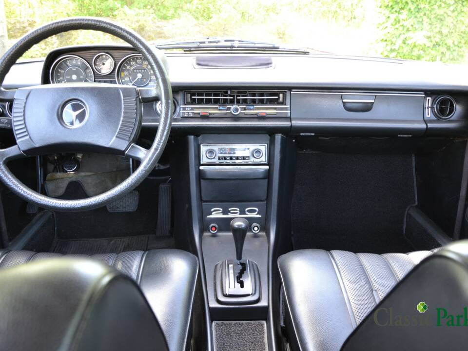Bild 12/50 von Mercedes-Benz 230/6 (1973)