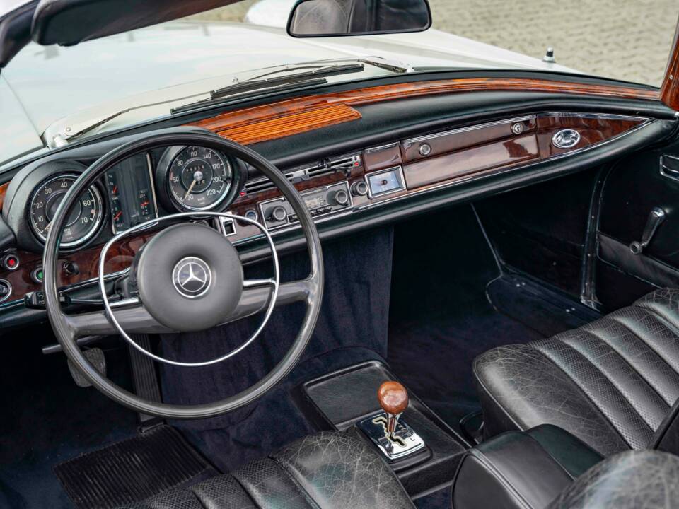 Imagen 10/30 de Mercedes-Benz 280 SE 3,5 (1969)