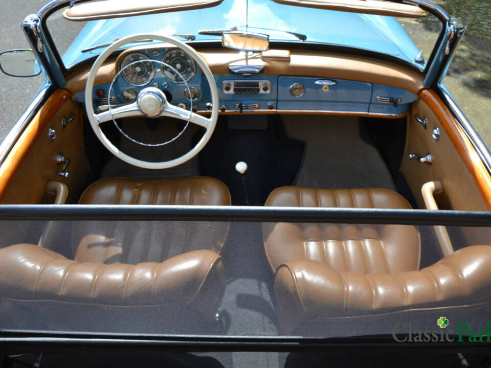 Image 11/50 of Mercedes-Benz 190 SL (1961)