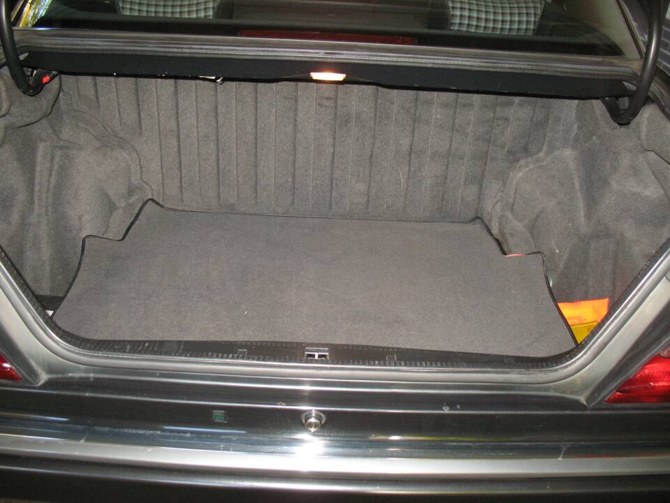 Bild 21/32 von Mercedes-Benz E 220 (1995)