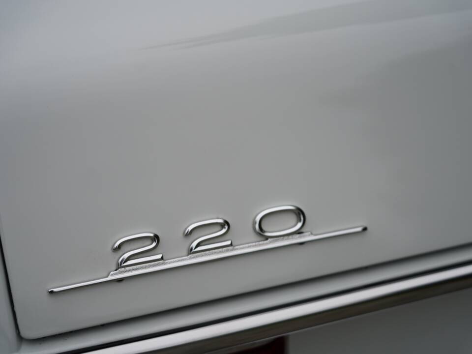 Bild 6/12 von Mercedes-Benz 220 (1968)