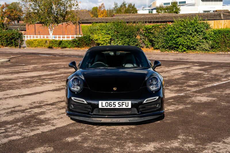 Immagine 22/50 di Porsche 911 Turbo (2015)