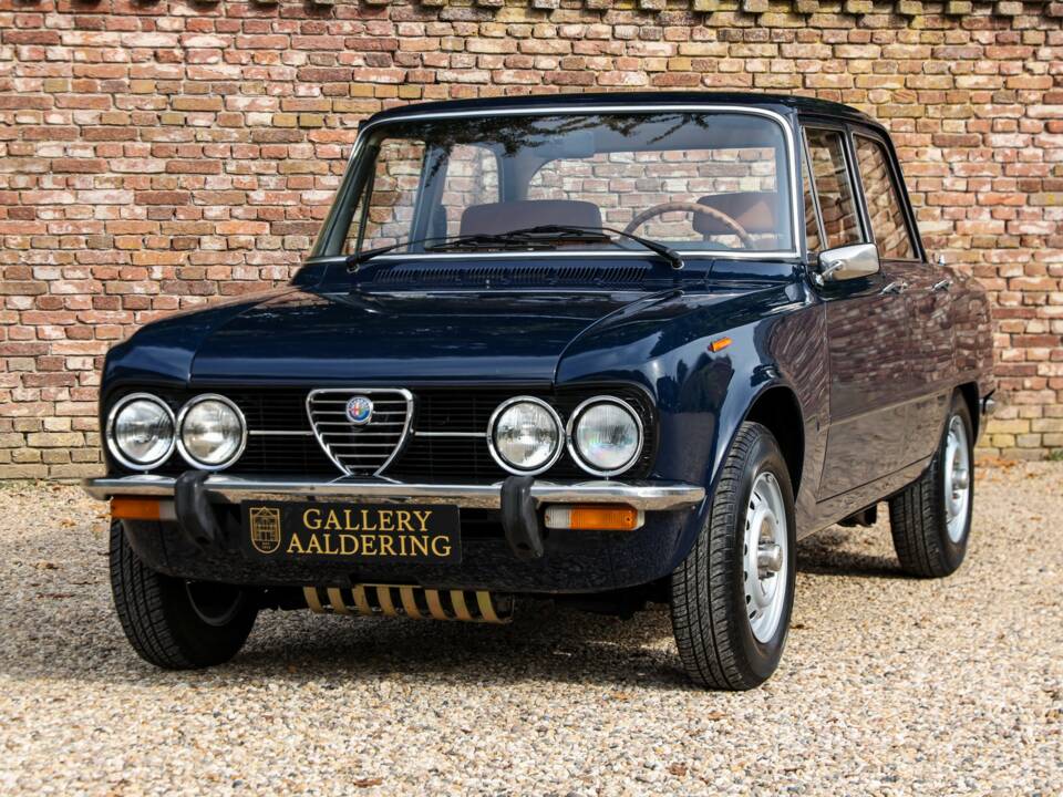 Image 11/50 of Alfa Romeo Giulia Nuova Super 1300 (1975)