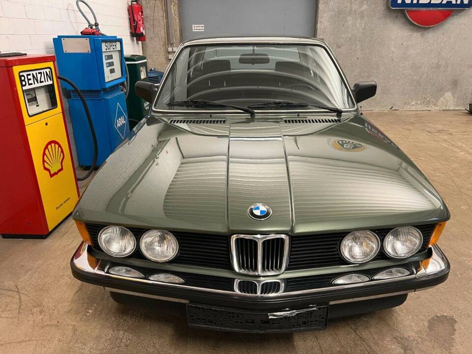 Image 4/18 of BMW 323i (1981)