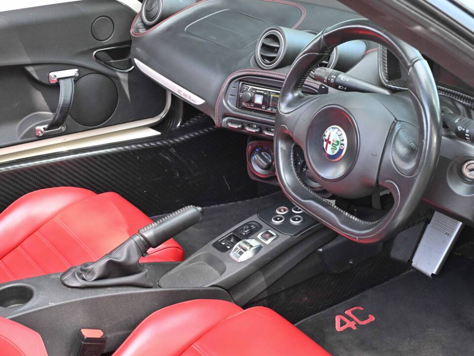 Image 4/50 of Alfa Romeo 4C Spider (2017)