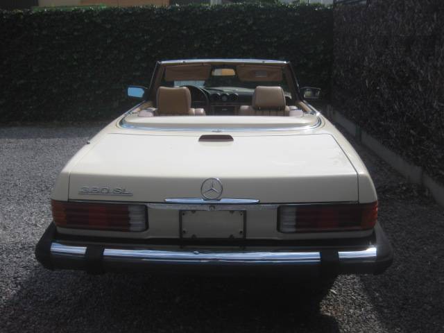 Image 11/48 de Mercedes-Benz 380 SL (1985)