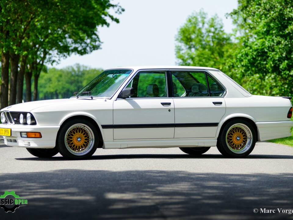 Image 30/51 of BMW M 535i (1985)