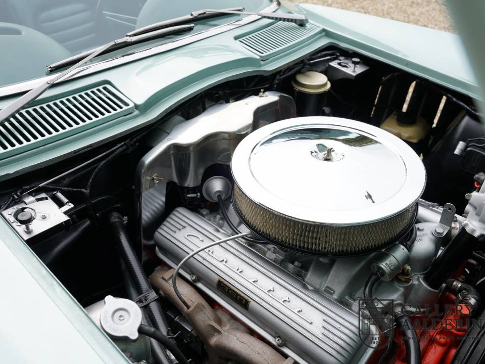 Immagine 14/50 di Chevrolet Corvette Sting Ray Convertible (1966)