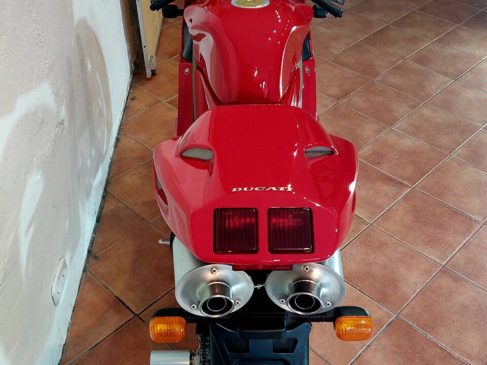 Image 15/57 of Ducati 916 (1997)