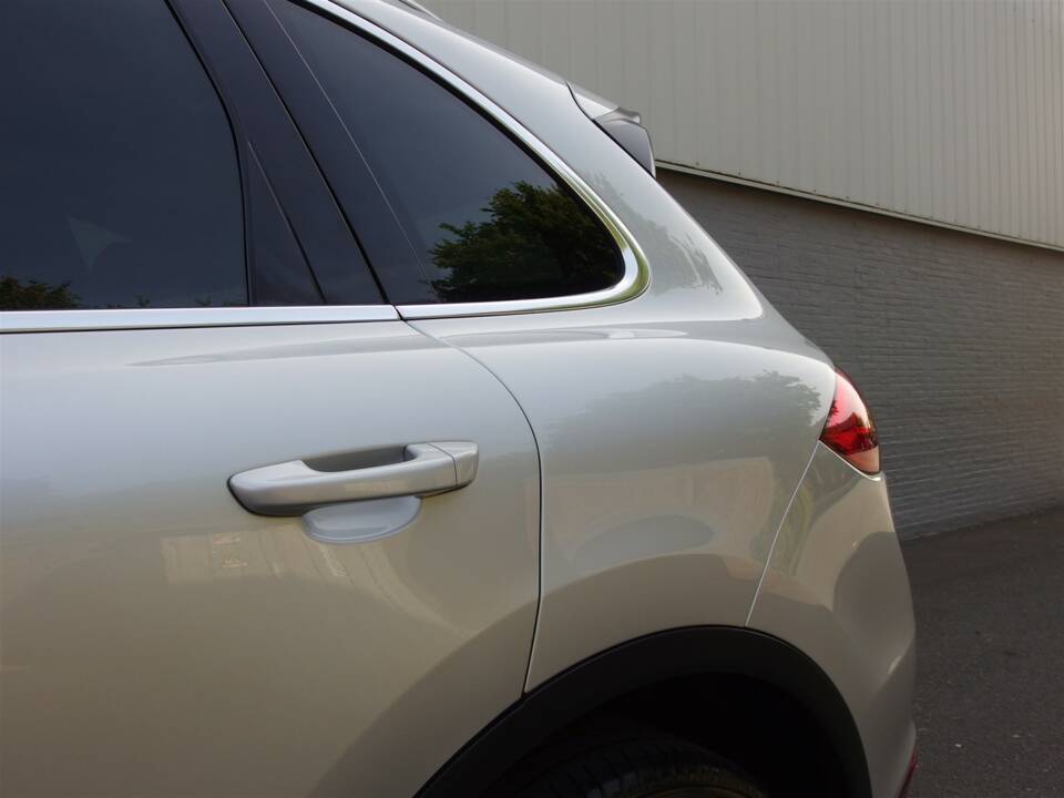 Image 27/98 of Porsche Cayenne S (2010)