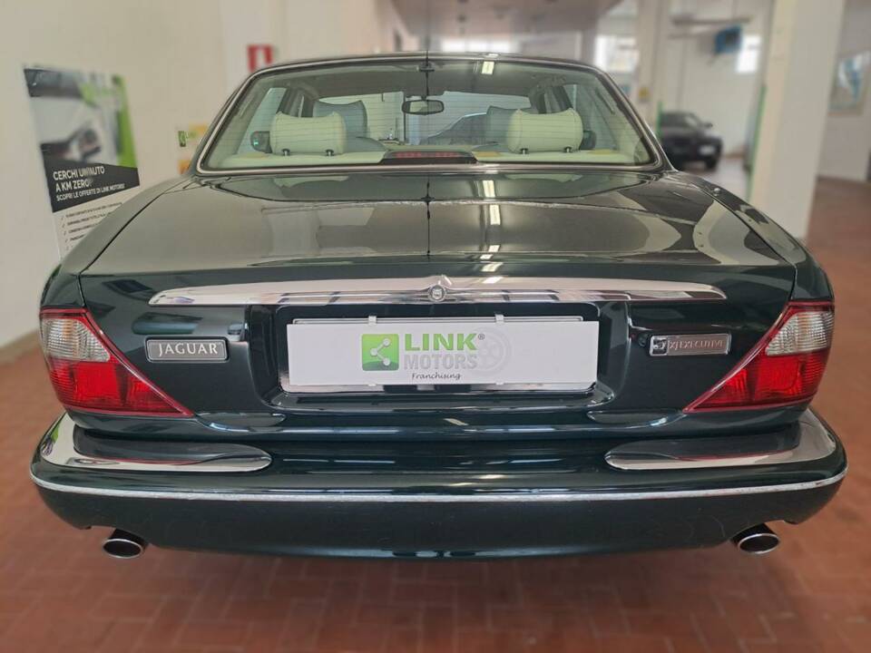 Bild 6/50 von Jaguar XJ 8 Executive (1998)