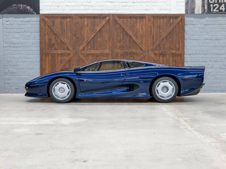 Immagine 6/46 di Jaguar XJ 220 (1993)