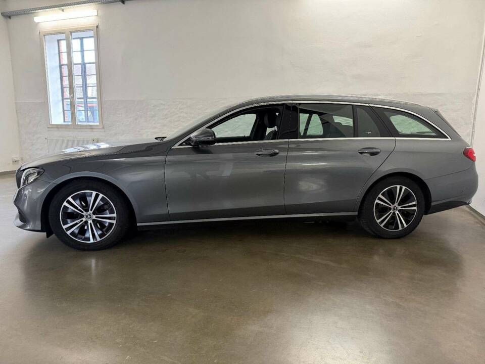 Image 8/32 of Mercedes-Benz E 200 d (2020)