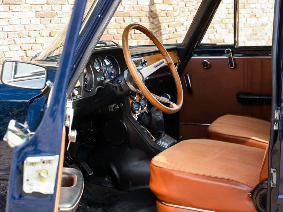 Image 9/50 of Alfa Romeo Giulia Nuova Super 1300 (1975)