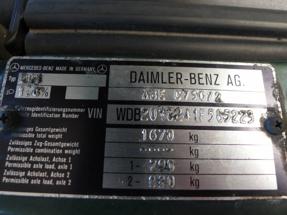 Bild 2/37 von Mercedes-Benz 190 E (1989)