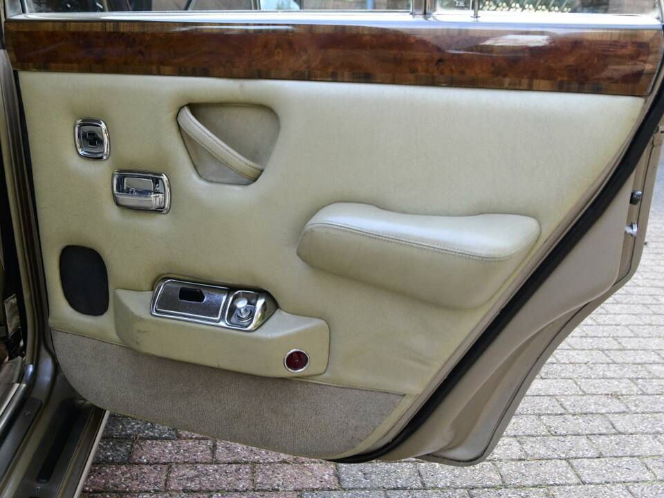 Image 33/50 of Rolls-Royce Silver Shadow II (1977)