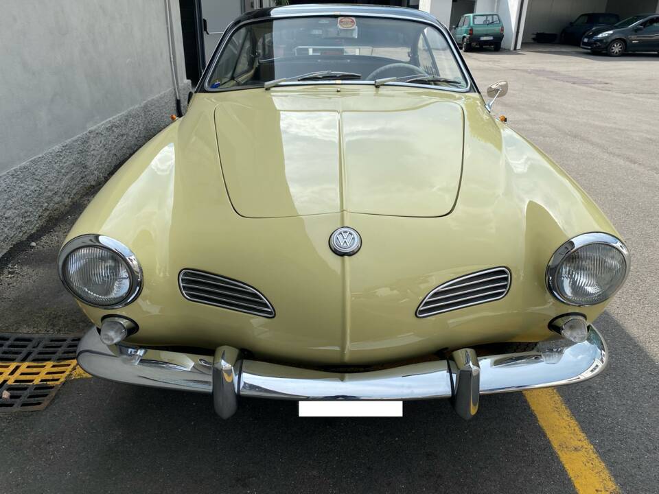 Image 2/26 of Volkswagen Karmann Ghia 1200 (1963)