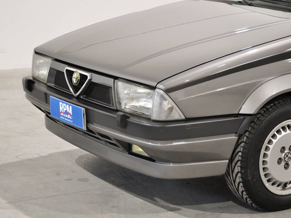 Imagen 9/34 de Alfa Romeo 75 2.0 Twin Spark (1991)