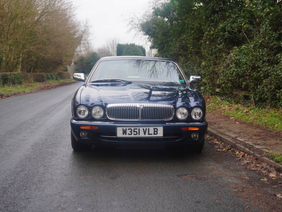 Bild 2/17 von Daimler Eight LWB (2000)