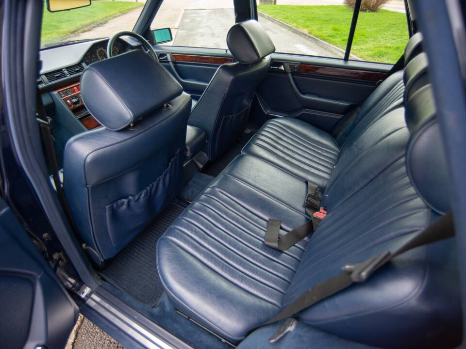 Bild 15/26 von Mercedes-Benz 300 TE (1992)