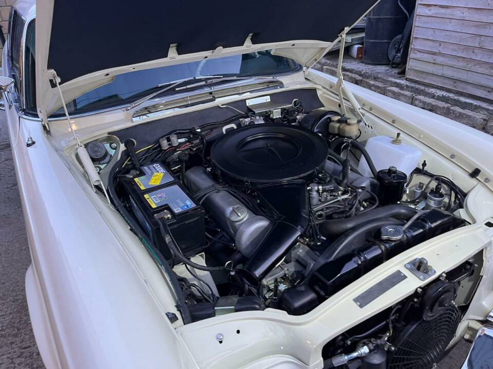 Image 48/50 of Mercedes-Benz 280 SE 3,5 (1971)