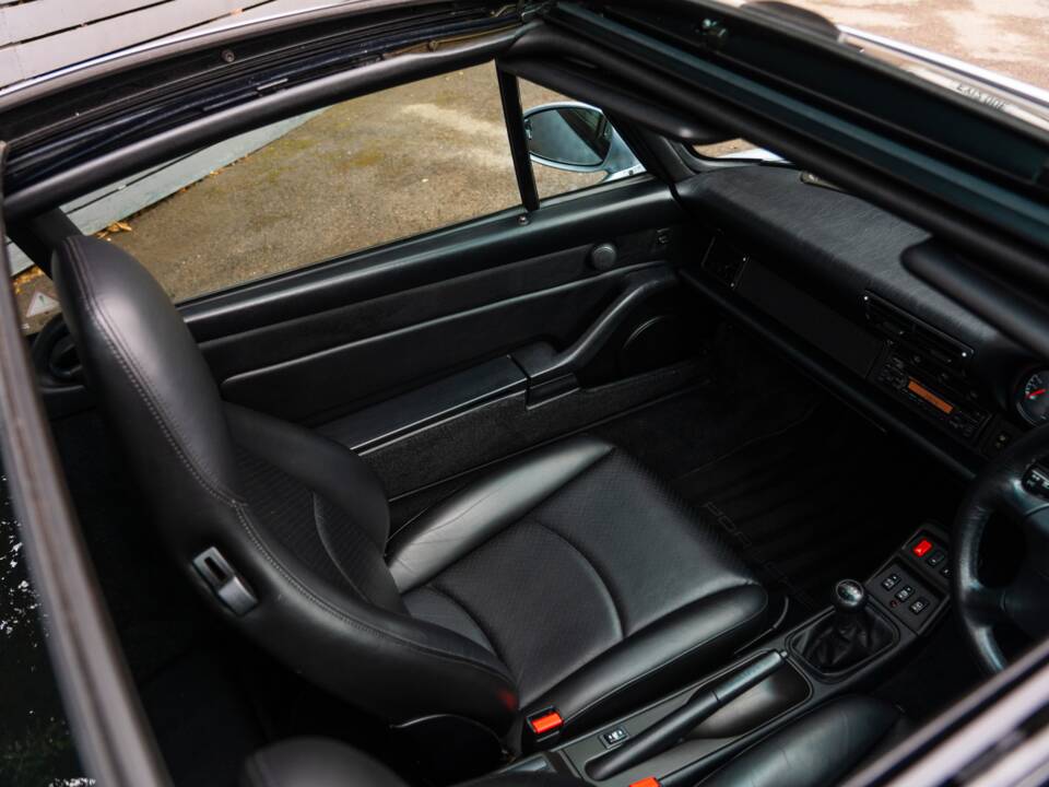 Image 26/60 of Porsche 911 Targa (1996)