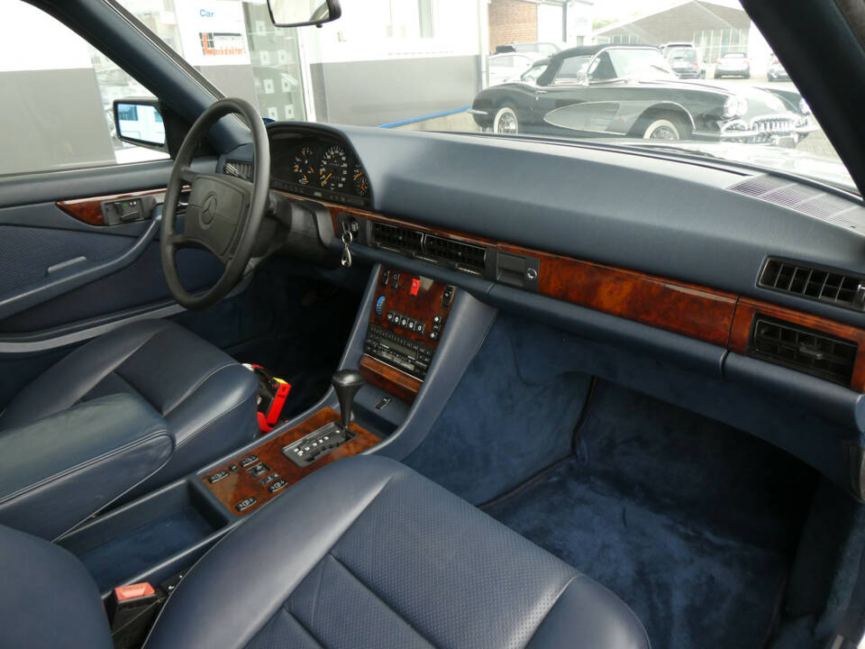 Imagen 12/26 de Mercedes-Benz 560 SEC (1987)