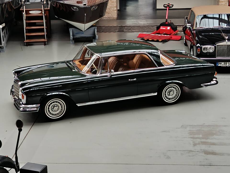 Image 4/54 of Mercedes-Benz 280 SE 3,5 (1970)