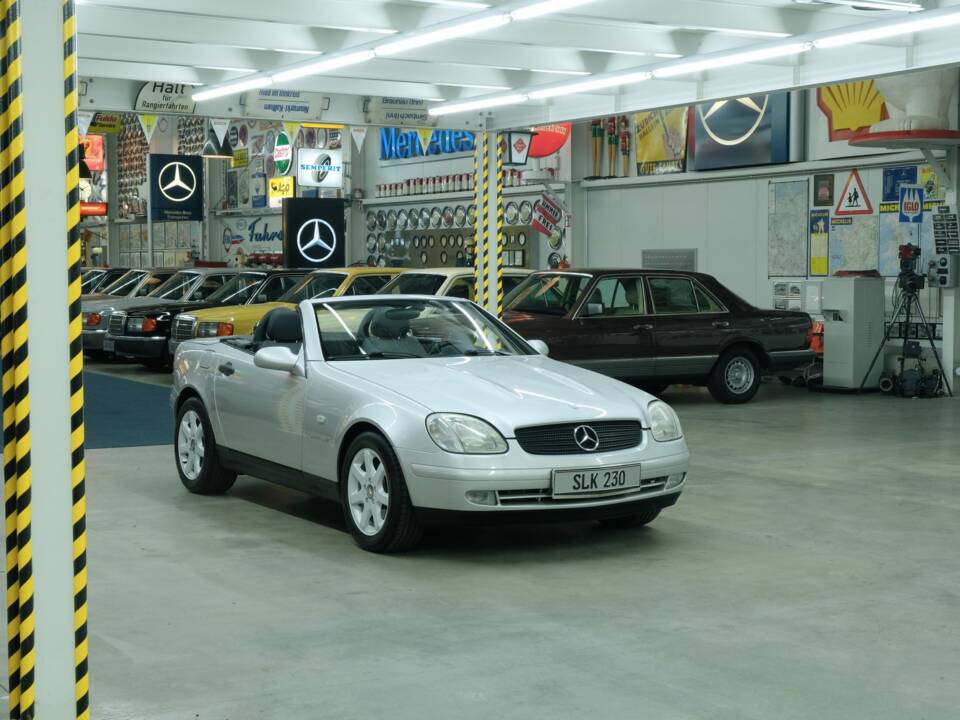 Immagine 35/50 di Mercedes-Benz SLK 230 Kompressor (1996)