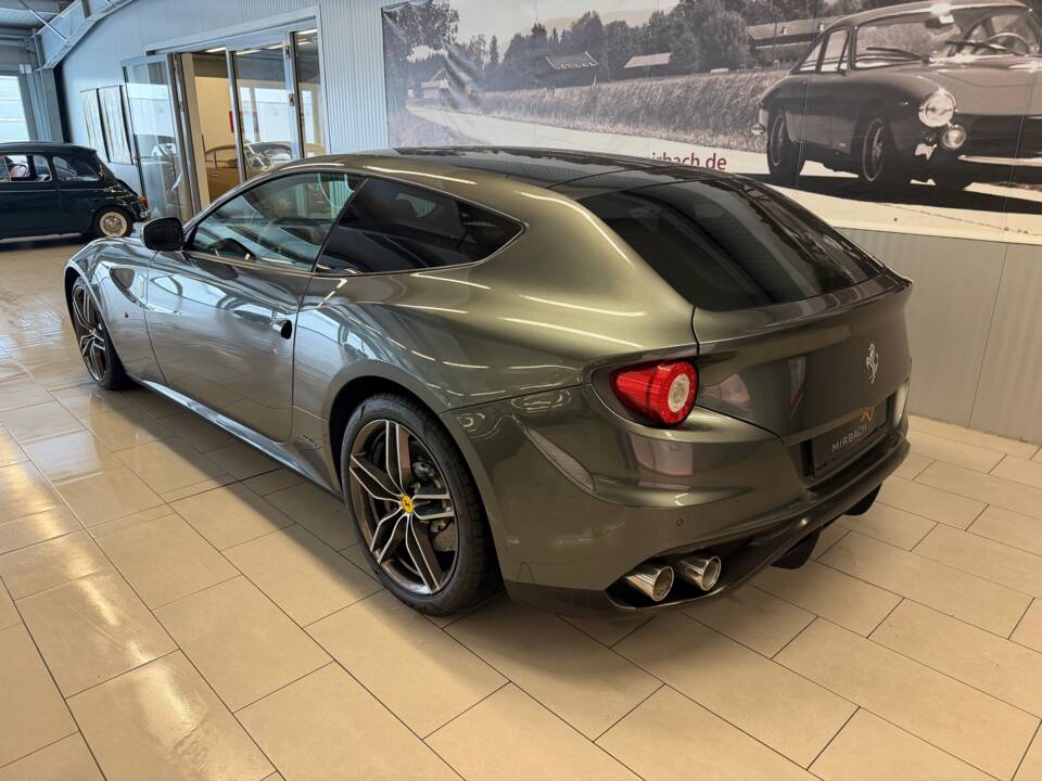 Image 10/18 of Ferrari FF (2012)